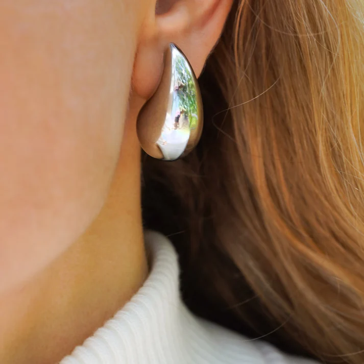 Graceful women's drop earrings, elegant gold or silver fine jewelry. A chic fashion accessory.