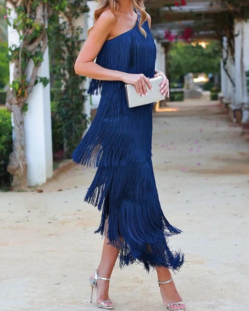 Fashionable women's long dress with elegant dropped shoulders, suitable for special evening events.