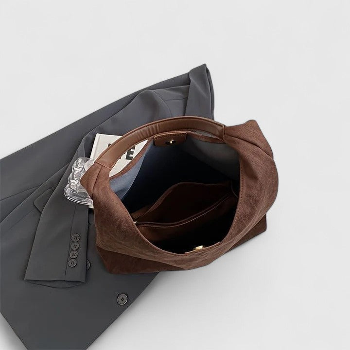 Versatile women's elegant tote bag. A spacious and stylish everyday fashion accessory handbag.