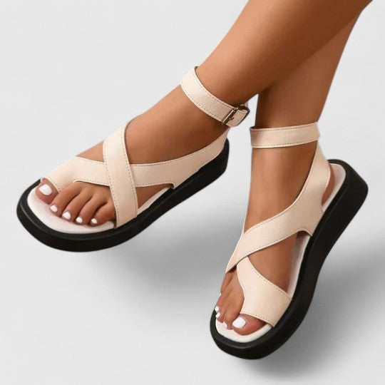 Elegant women's flat sandals, comfortable for everyday wear.