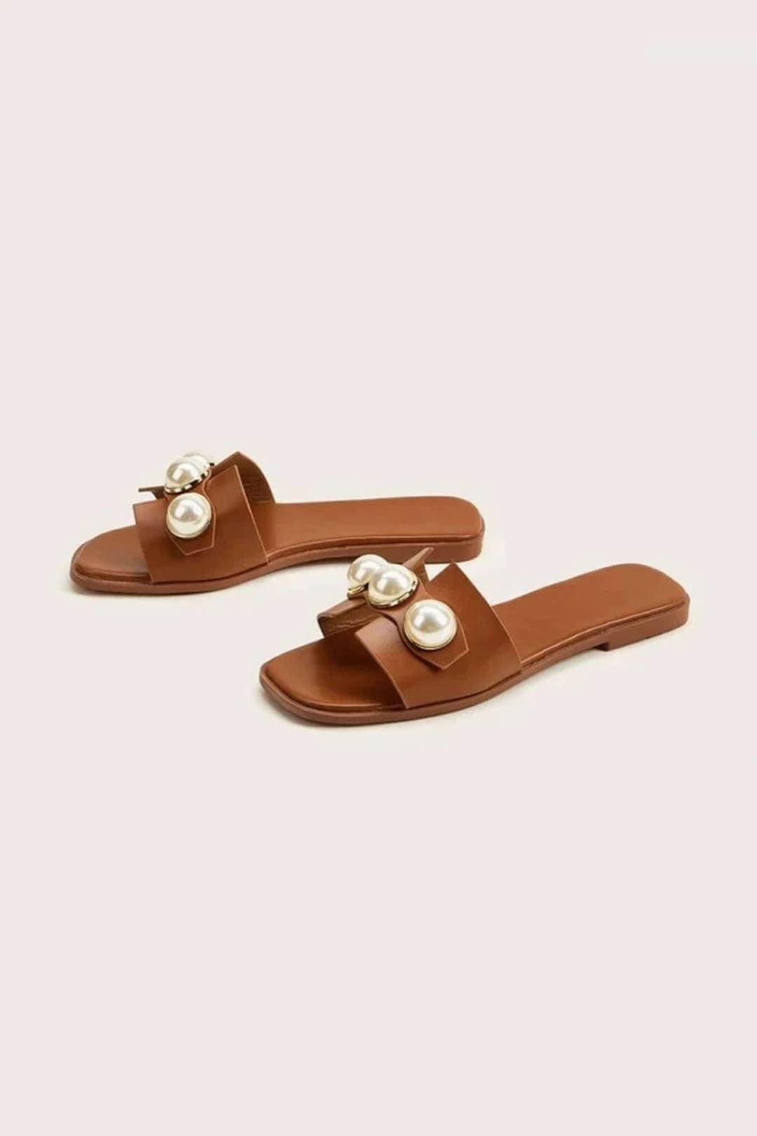 Elegant women's flat slides with pearl details, perfect for summer casual or vacation chic style.