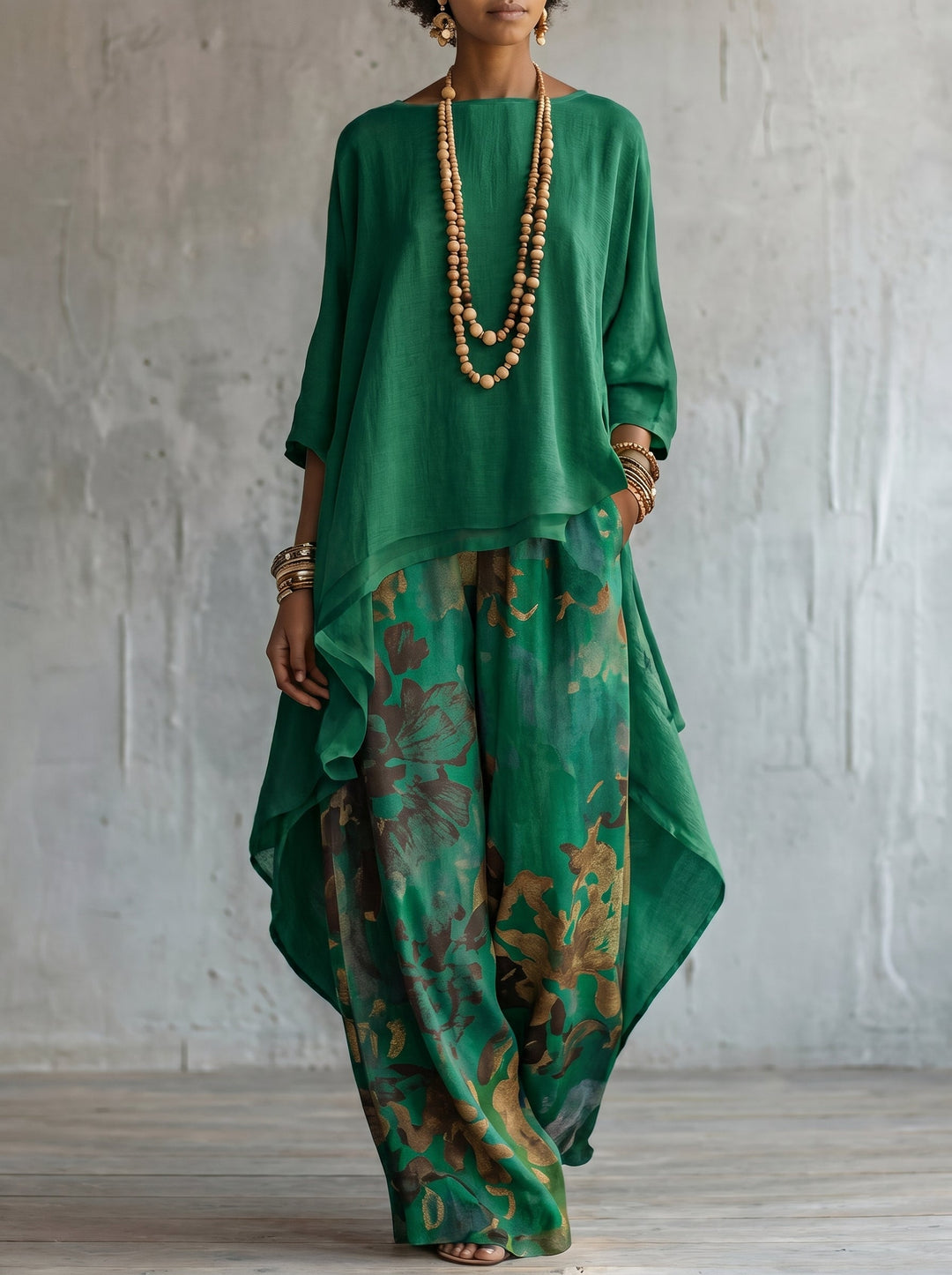 Chic women's floral matching set featuring an elegant tunic and flowy wide leg pants. Stylish summer outfit.