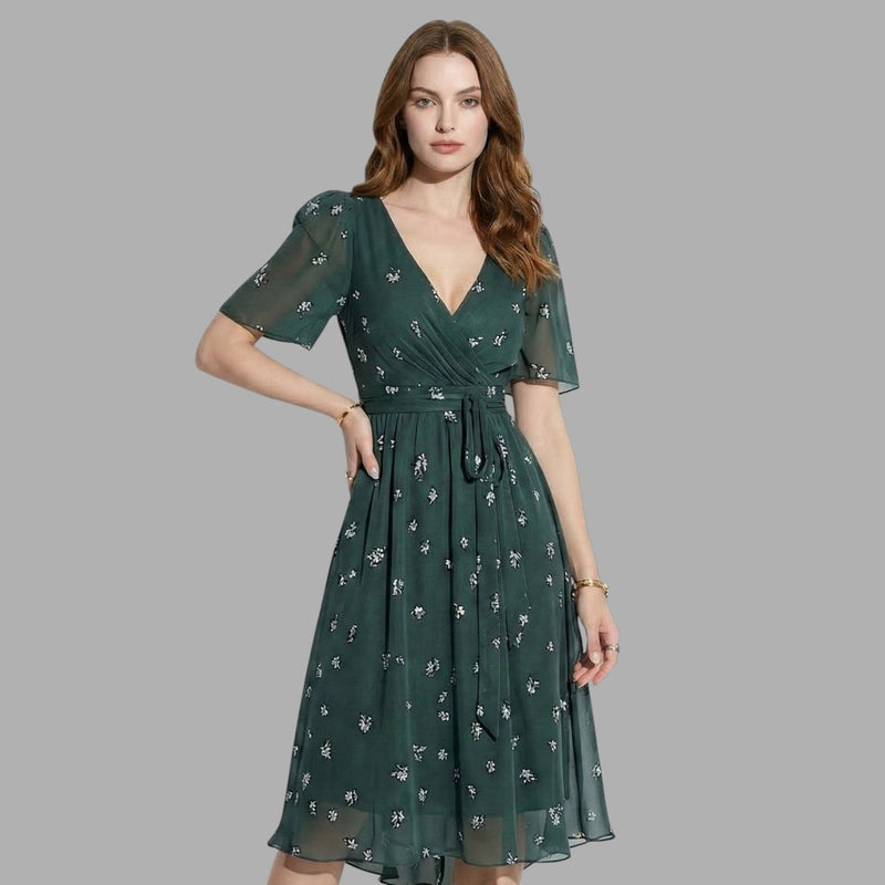 Fashionable women's midi dress featuring a beautiful floral design, suitable for parties.