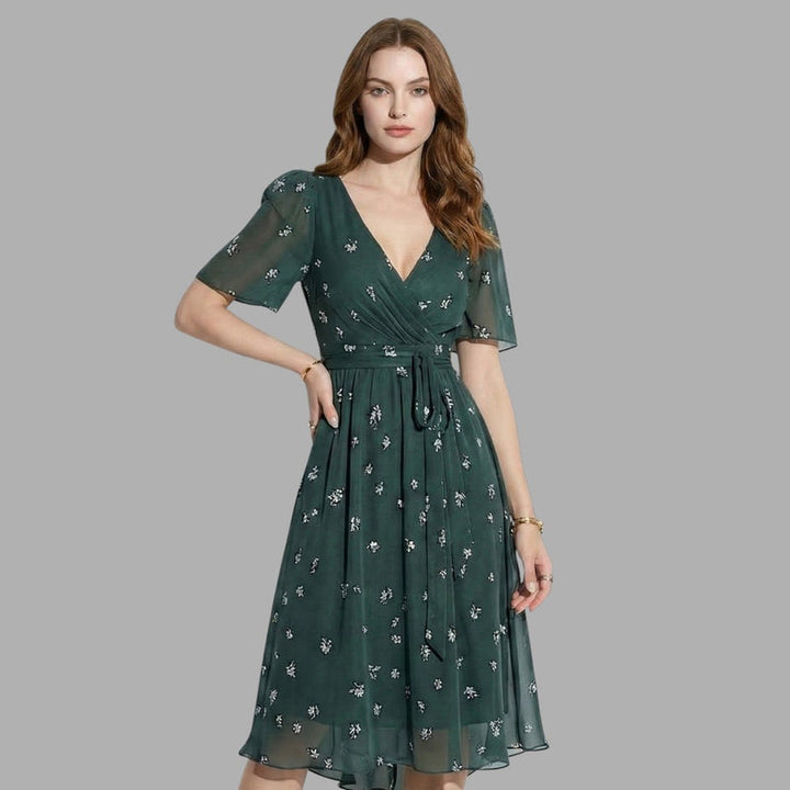 Fashionable women's midi dress featuring a beautiful floral design, suitable for parties.