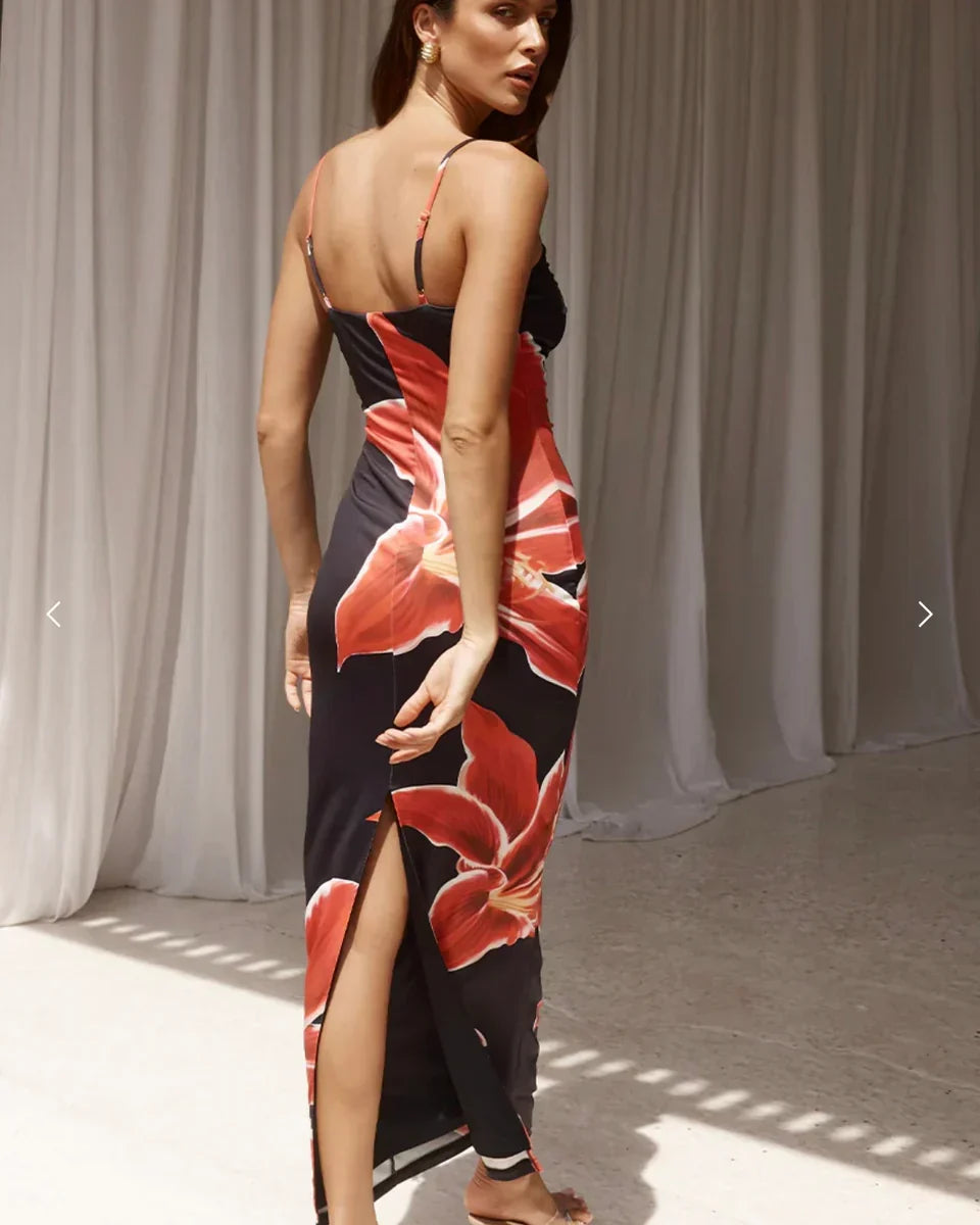 Stylish women's floral midi dress, versatile occasion wear with an elegant silhouette for warm weather.