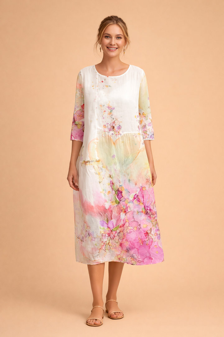 Round neck, three-quarter sleeve women's midi dress. Elegant floral print for comfortable summer fashion.