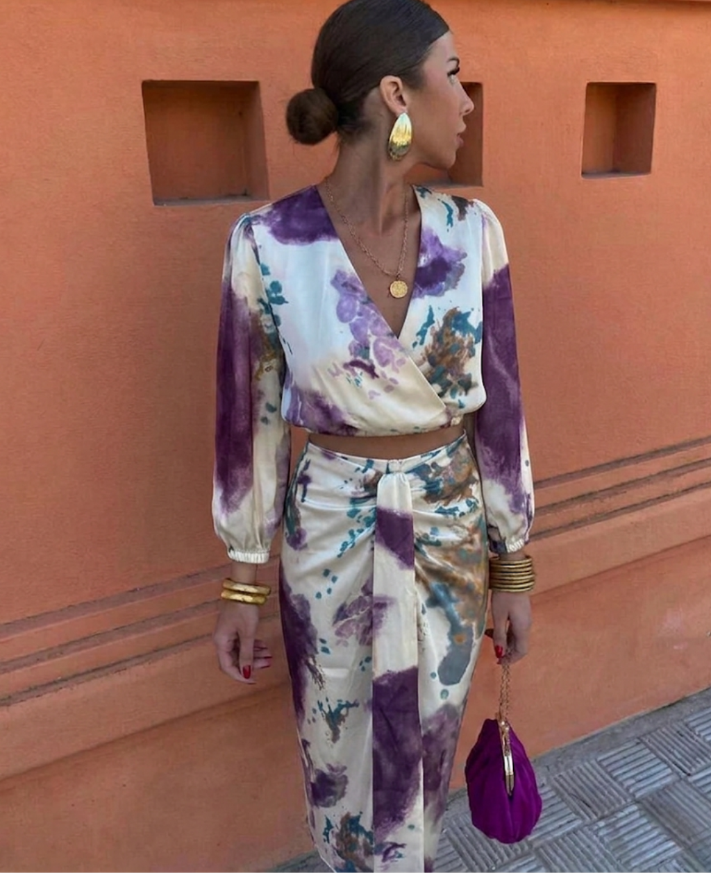 Stylish women's elegant floral summer blouse and skirt set. Versatile two-piece outfit for a fashionable look.