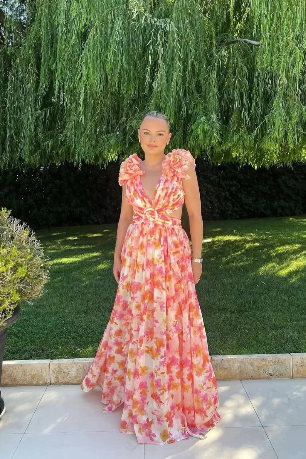 Flowy women's elegant floral V-neck maxi dress with ruffles, comfortable for formal events and summer parties.
