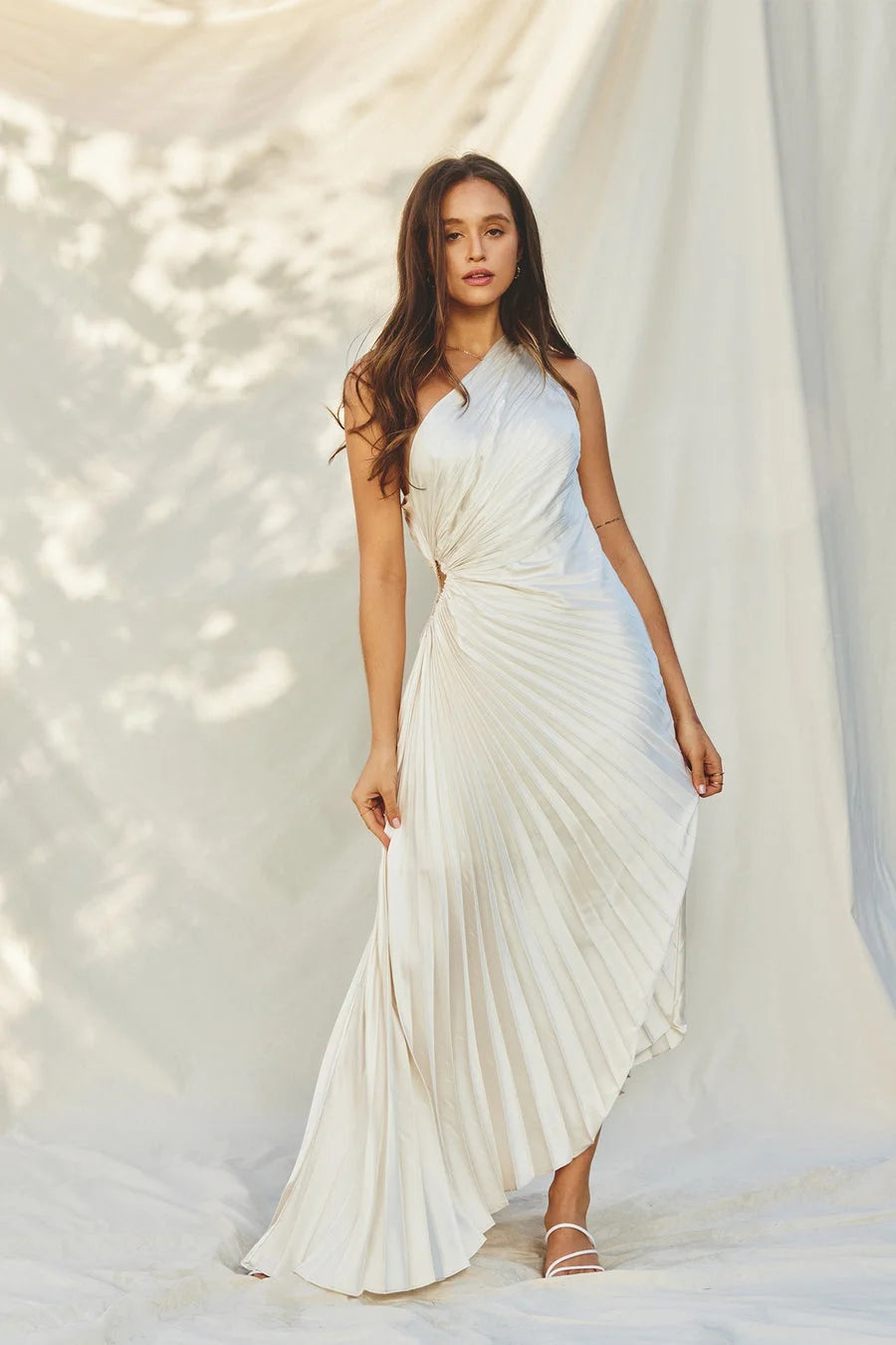 Elegant women's flowing maxi dress, perfect for formal evening parties and special occasions.