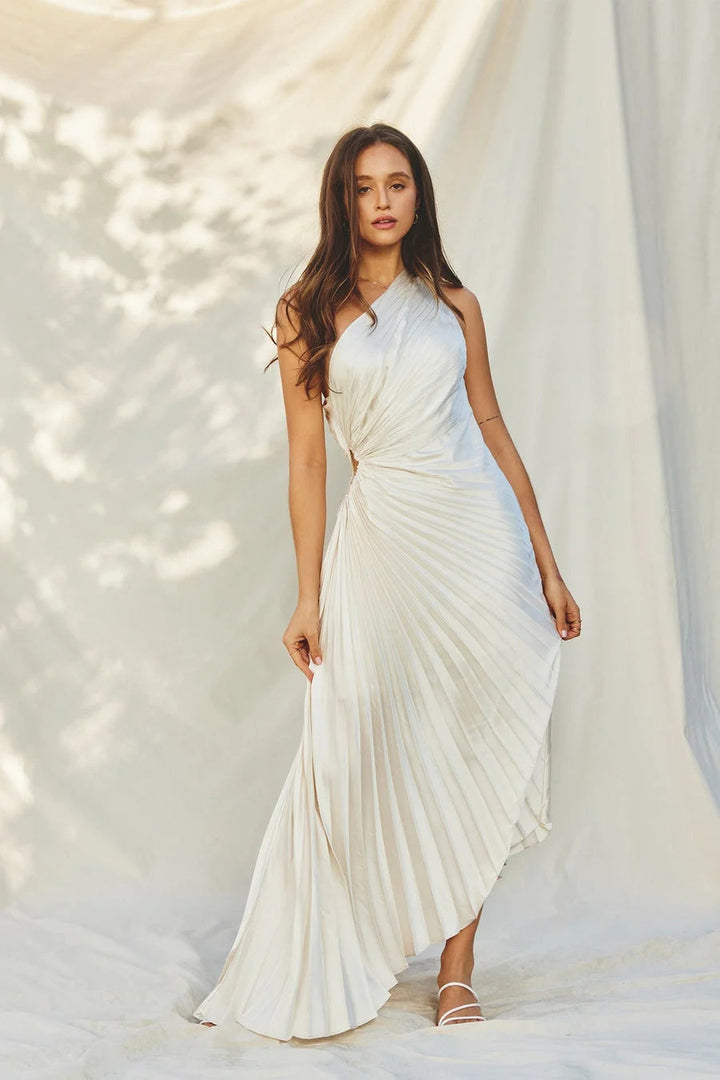 Elegant women's flowing maxi dress, perfect for formal evening parties and special occasions.