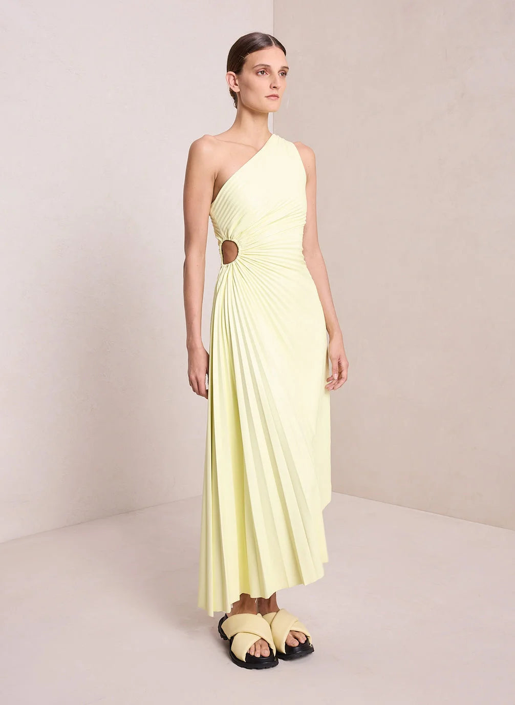 Casual women's flowy long maxi dress, comfortable and timeless for summer and spring days.