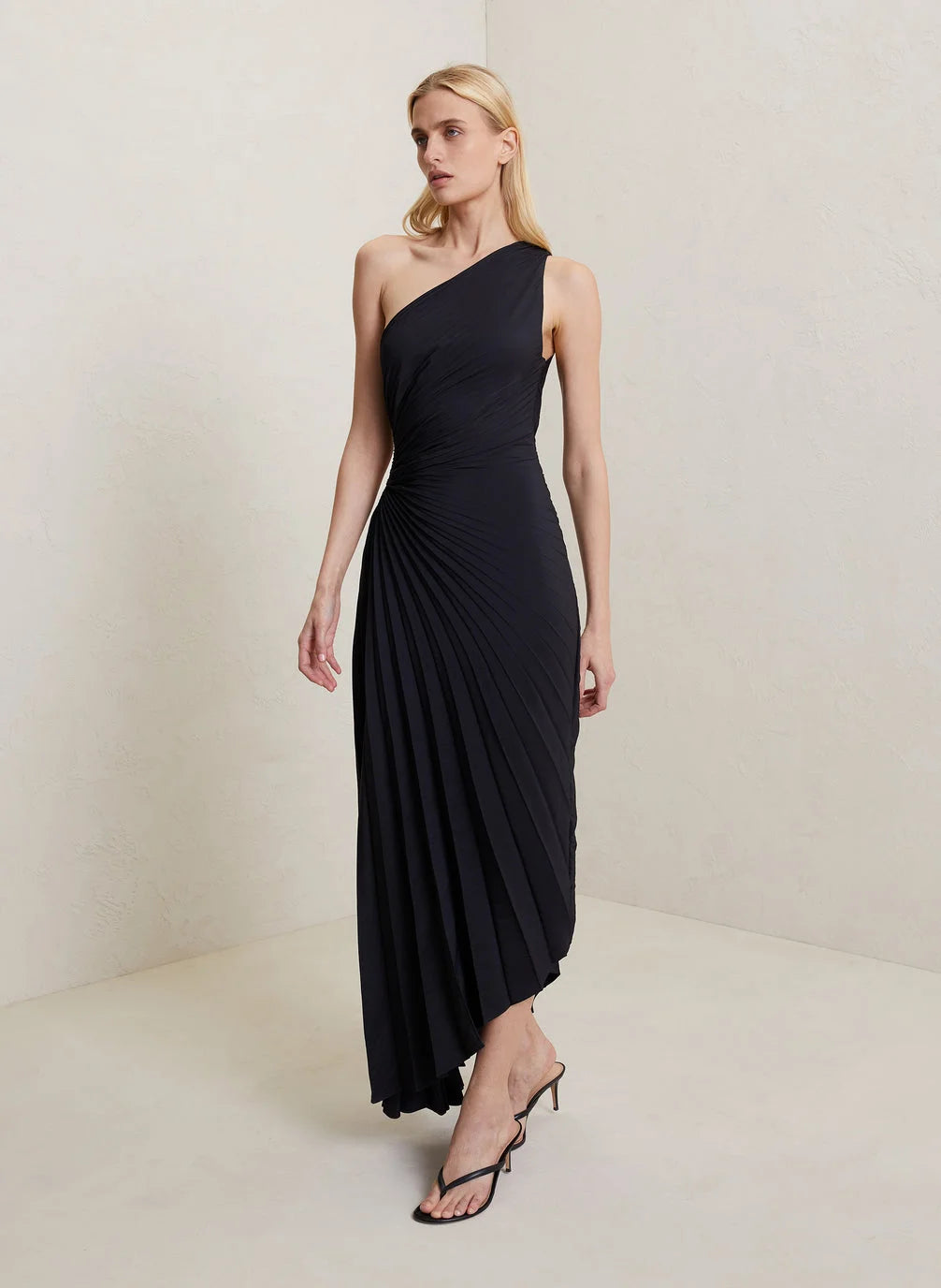 Elegant women's evening party maxi dress, a timeless flowy long dress for special events.