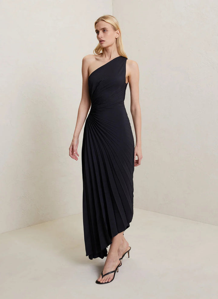 Elegant women's evening party maxi dress, a timeless flowy long dress for special events.