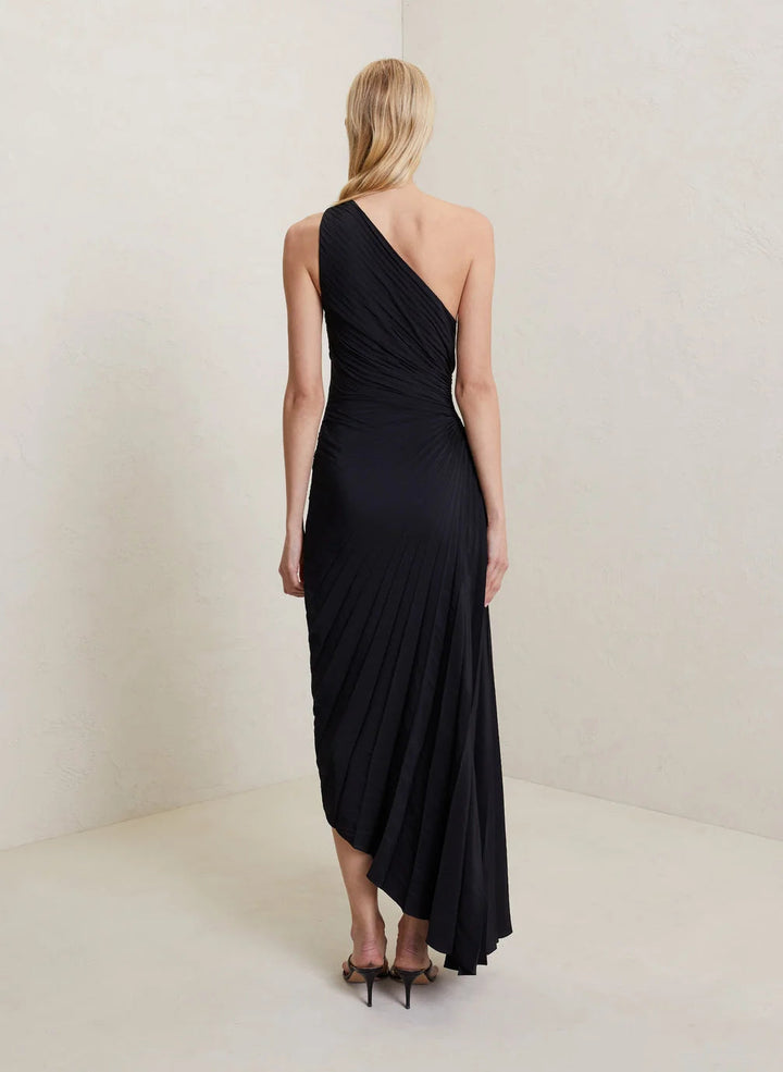 Versatile women's flowy long maxi dress, comfortable and elegant for spring or summer.