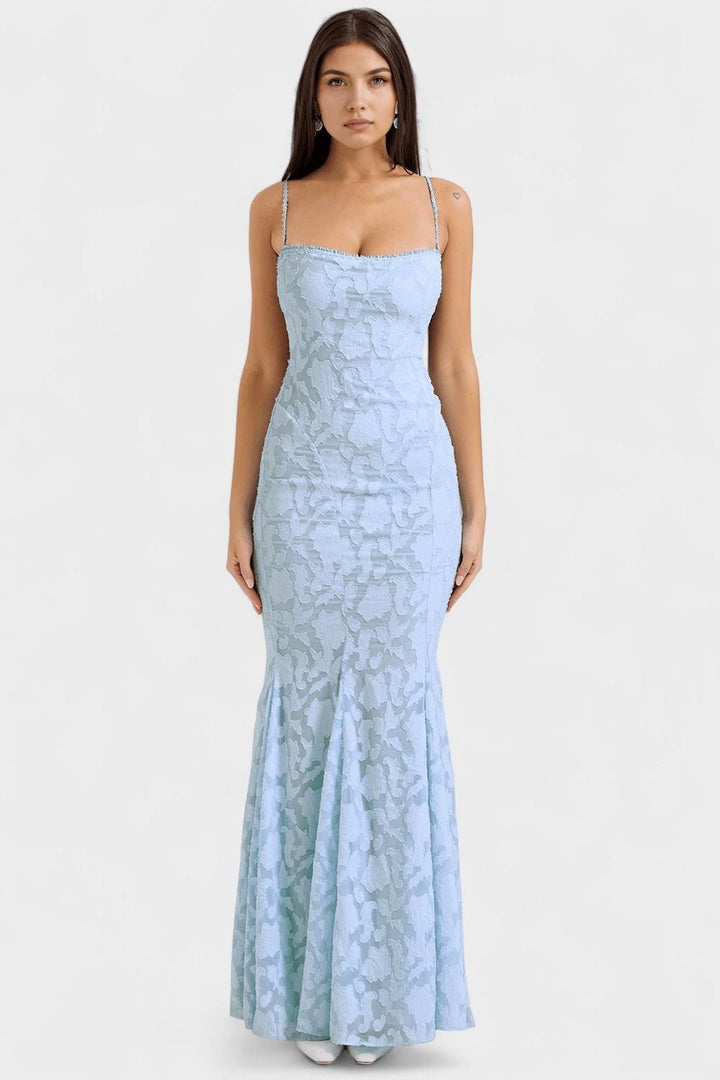 Elegant women's flowing maxi dress, perfect for summer evenings and casual daywear.