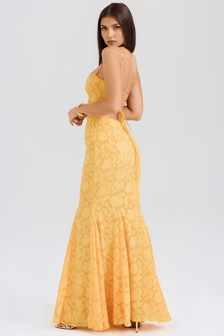 Sophisticated women's sleeveless long dress, a must-have for elegant summer events.