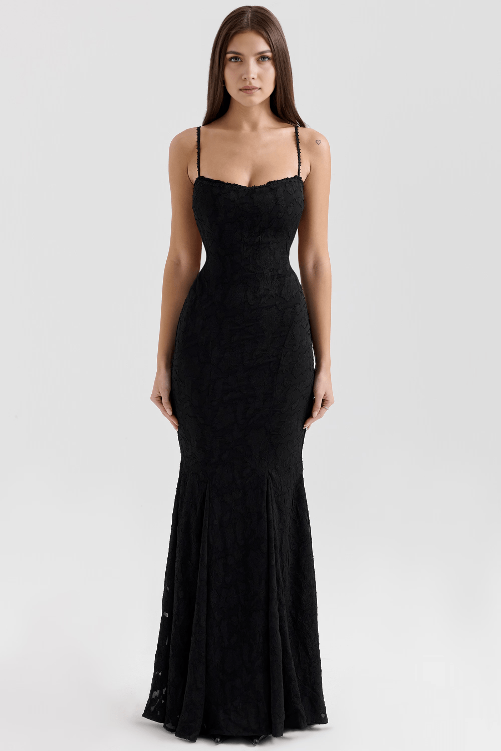 Women's elegant summer silhouette maxi dress, ideal for sophisticated casual wear.