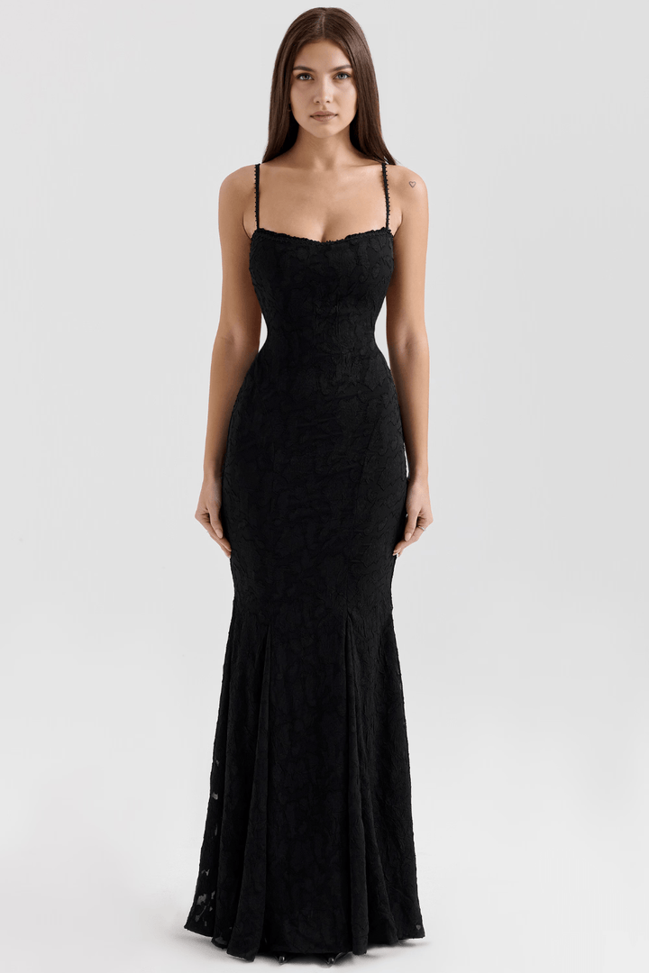 Women's elegant summer silhouette maxi dress, ideal for sophisticated casual wear.