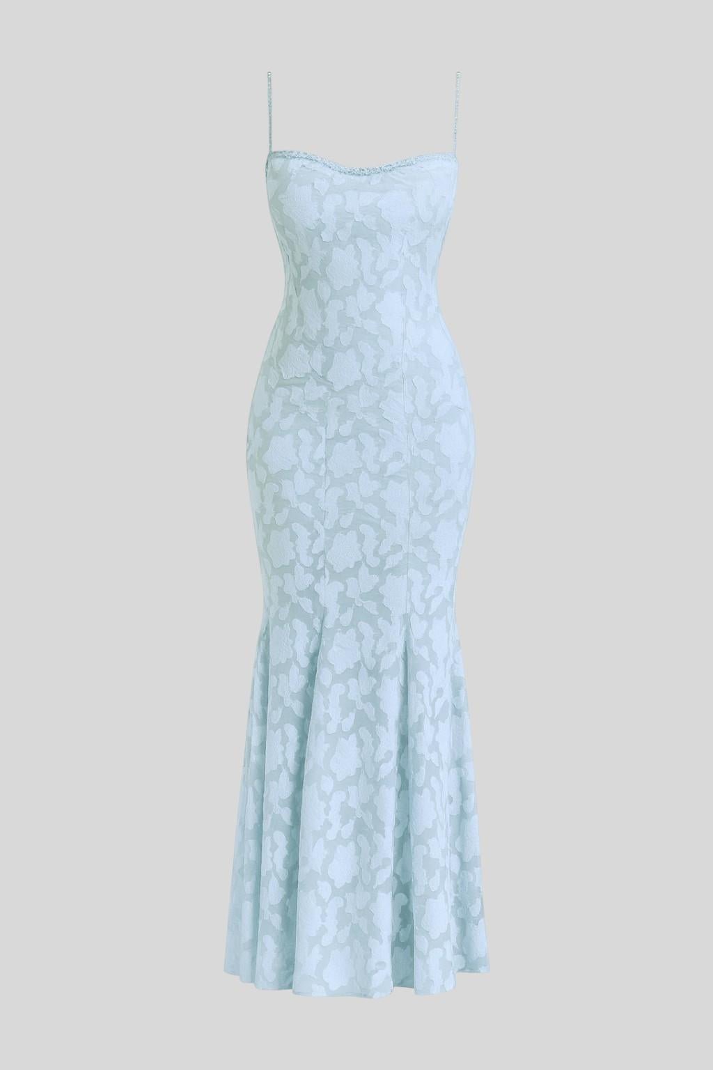 Stylish sleeveless long dress for women, featuring a beautiful flowing summer silhouette.