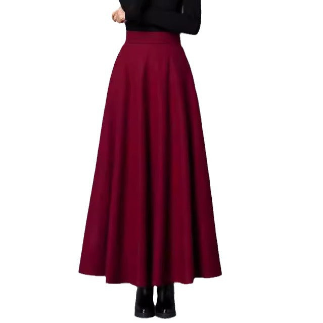 Women's elegant high-waist maxi skirt, flowing fabric and essential pockets for versatile daily wear.