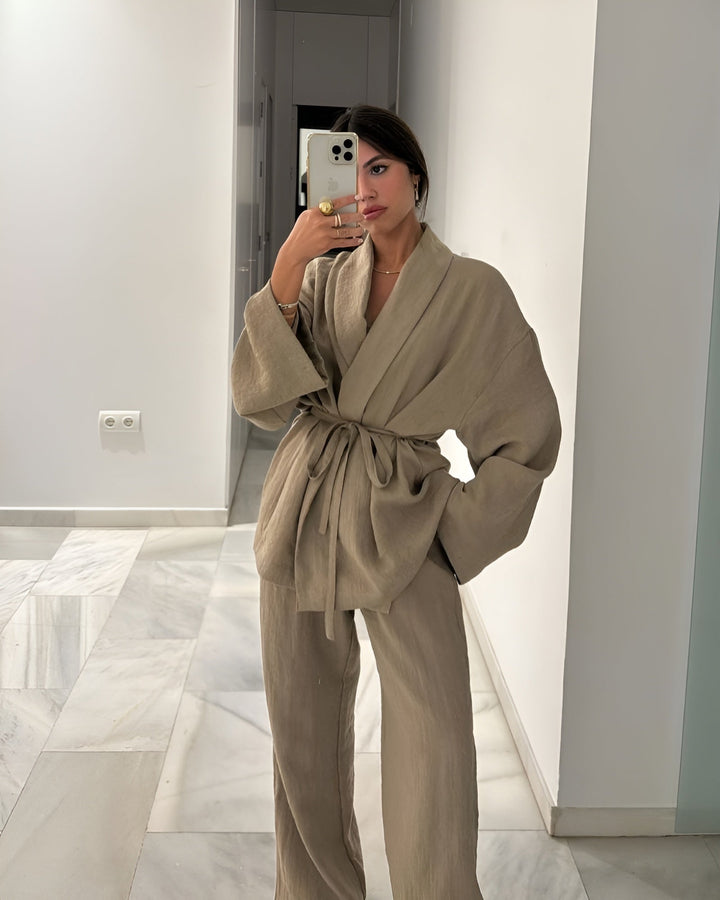 Sophisticated women's flowing two-piece outfit, day-to-night chic. Versatile kimono top & comfortable matching pants.