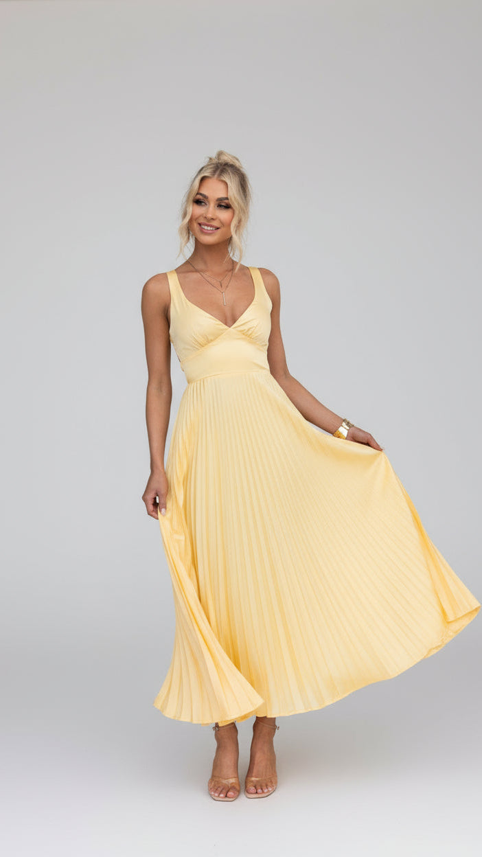 Elegant women's flowing V-neck pleated maxi dress in a light fabric, perfect for summer occasions and feminine style.