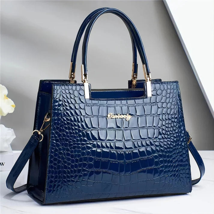 Elegant women's glossy everyday bag, a sophisticated purse for versatile use. Modern design for chic style.