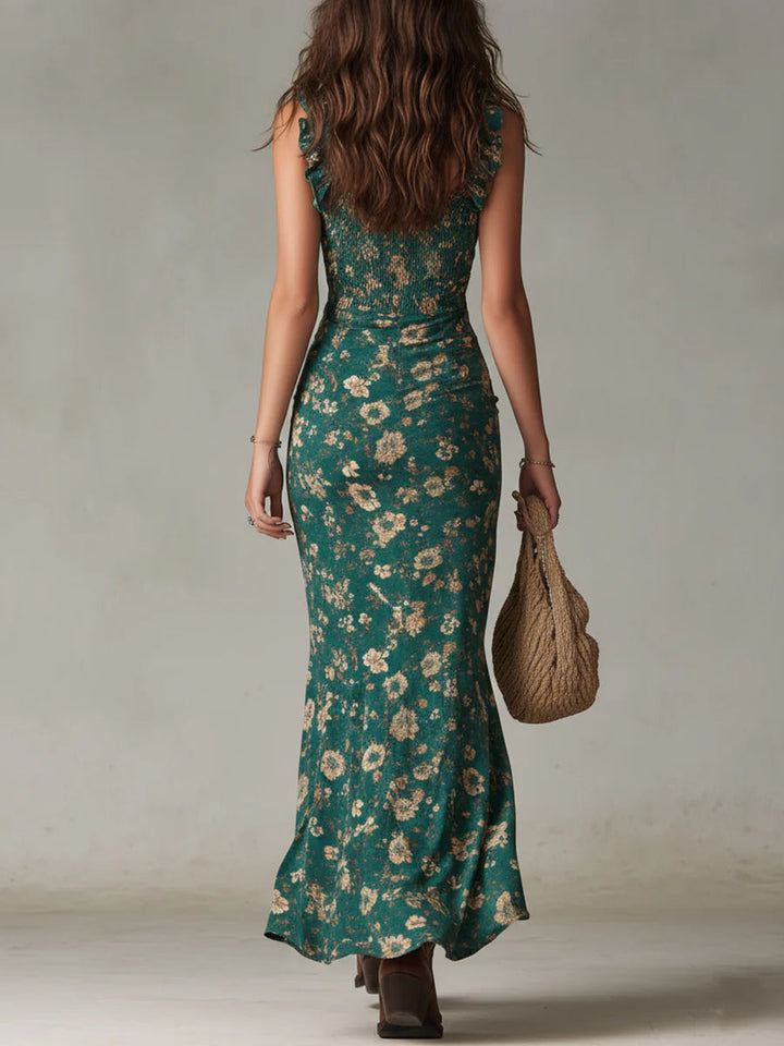 Stylish women's patterned square neck ruched dress in green, an elegant and comfortable choice for a summer party.