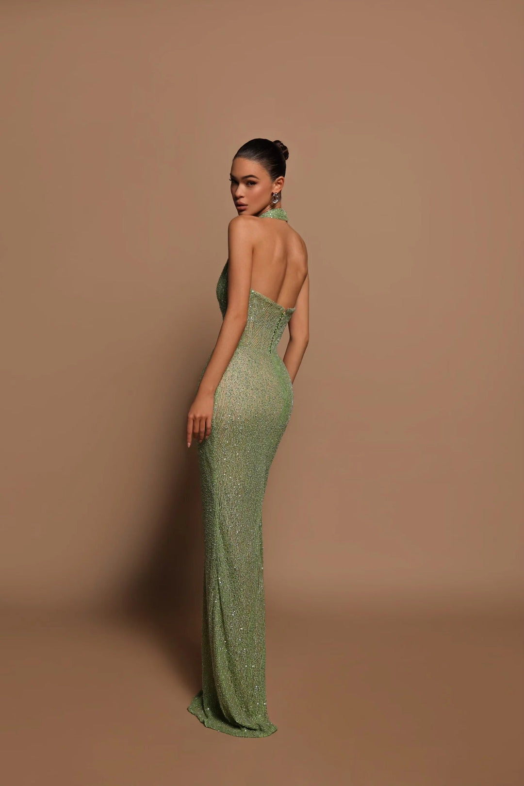Women's elegant maxi dress, featuring a halter neck and chic open back, suitable for formal events.