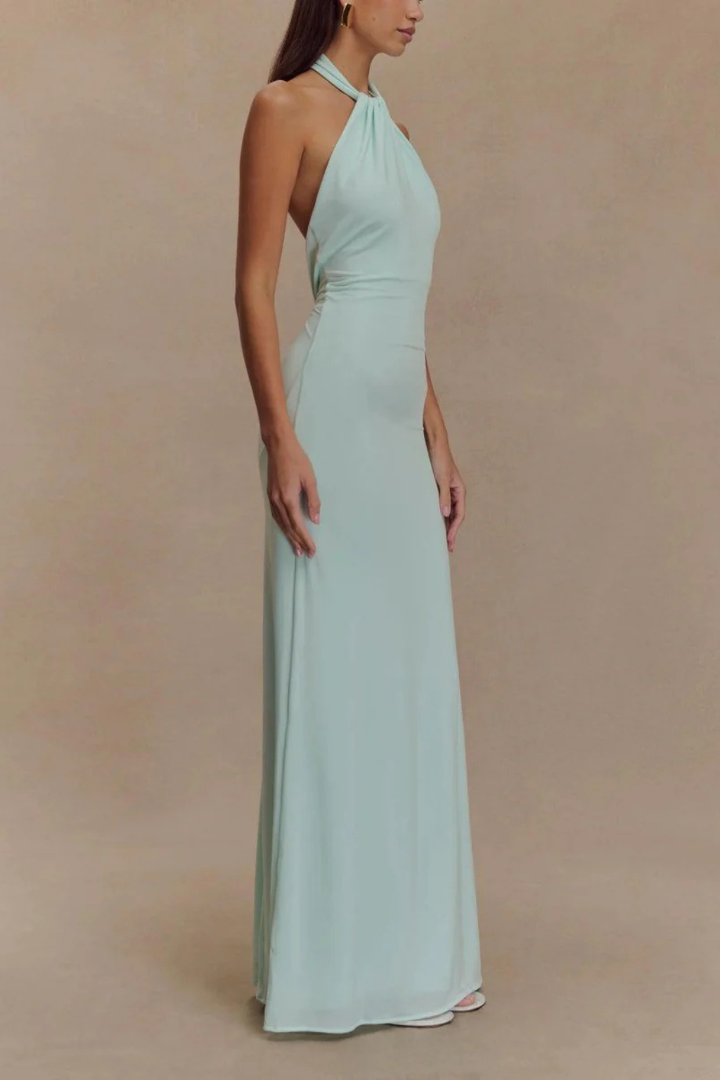 Stylish long women's dress: halter neck, ruched bodycon, and open back, perfect for special occasions & weddings.