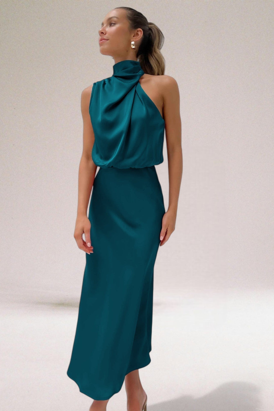 Flowy sleeveless halter neck maxi dress for women. Ideal for summer, casual outings, or elegant evening wear.