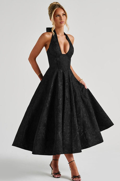 Chic party dress for women: sleeveless halter V-neck maxi, luxurious jacquard.