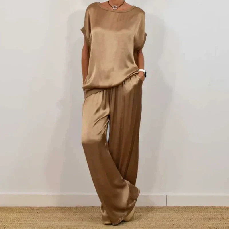 Effortless style with this women's elegant heather two-piece outfit; a comfortable & chic matching set.