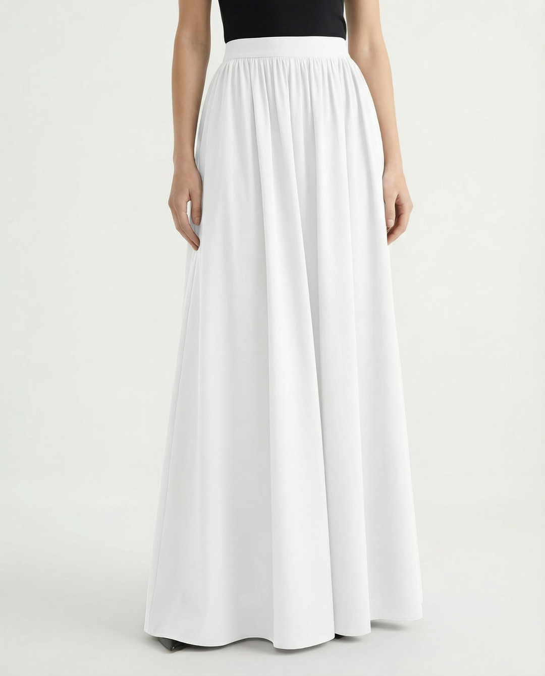 Essential women's high-waisted flowing skirt, elegant midi length for a versatile and chic wardrobe staple.