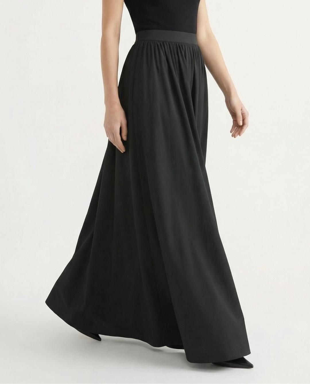 Versatile women's high-waisted flowing skirt, suitable for elegant office wear or casual chic outings.