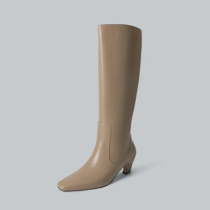 Stylish women's knee-high boots with elegant design, ideal for a classic and sophisticated footwear statement.