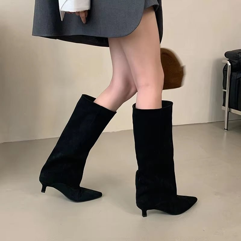 Elegant women's knee-high boots with a chic kitten heel & pointed toe, perfect for autumn/winter style.