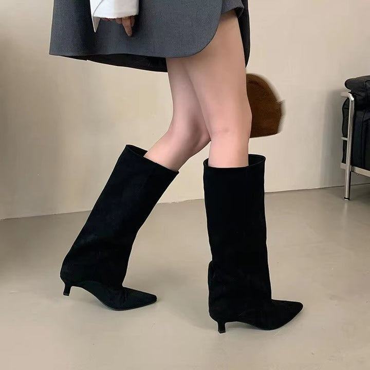 Elegant women's knee-high boots with a chic kitten heel & pointed toe, perfect for autumn/winter style.