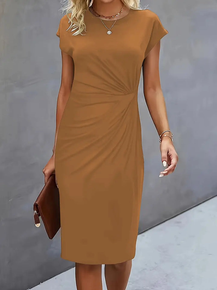 Elegant women's knee-length sheath, bodycon fit with a stylish ruched waist, ideal for parties.