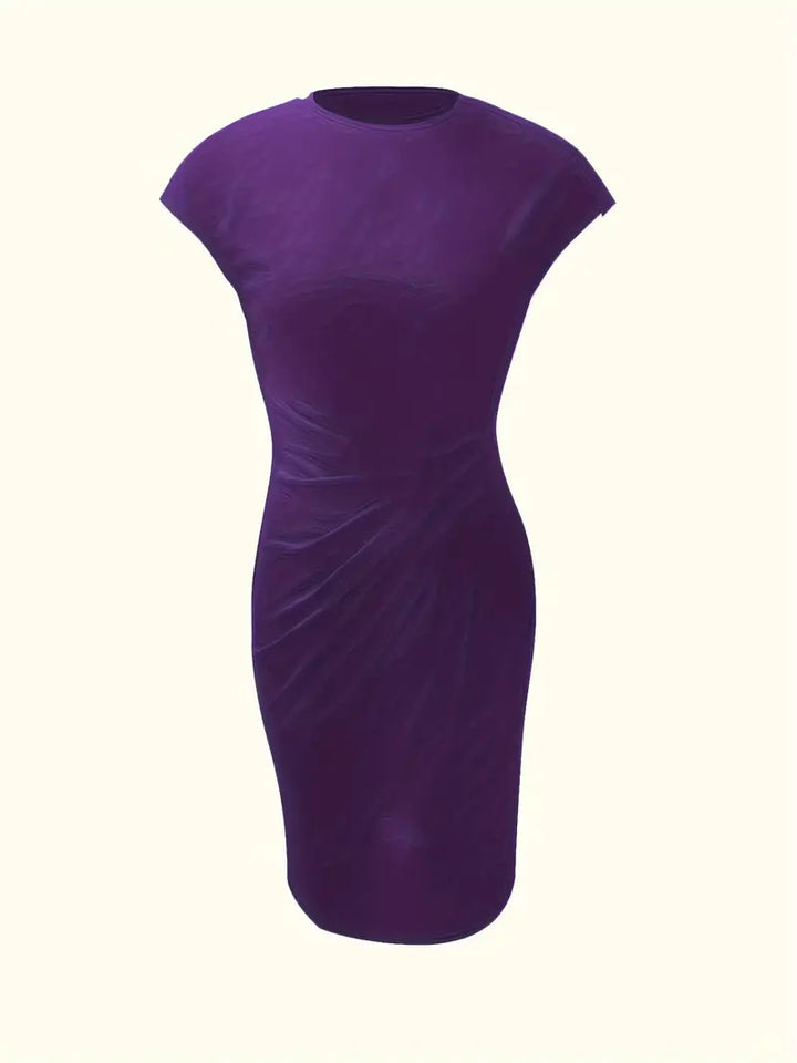 Chic women's bodycon sheath, knee-length, featuring an elegant ruched waist for formal events.