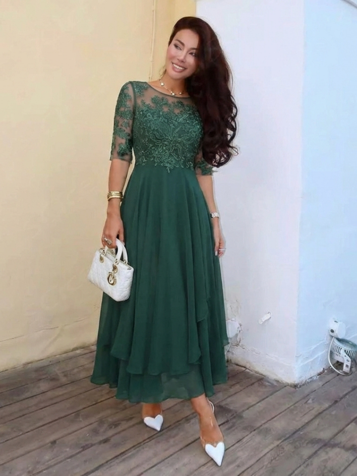 Fashionable women's lace midi dress with 3/4 sleeves for a sophisticated and chic look.