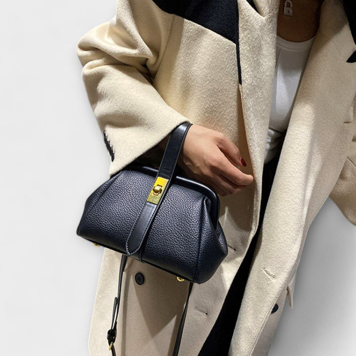 Fashionable women's leather mini handbag in black, perfect as a shoulder or crossbody bag.