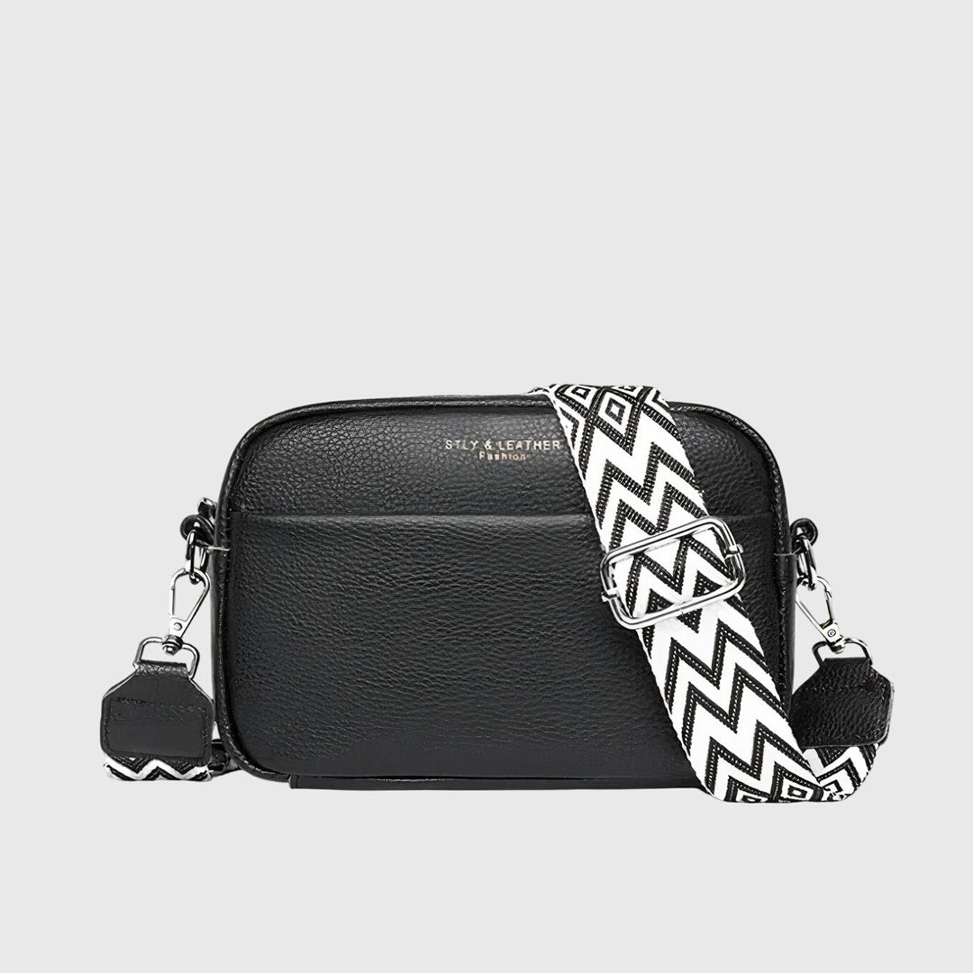 Elegant women's leather shoulder bag, versatile for daily use. Chic fashion accessory.
