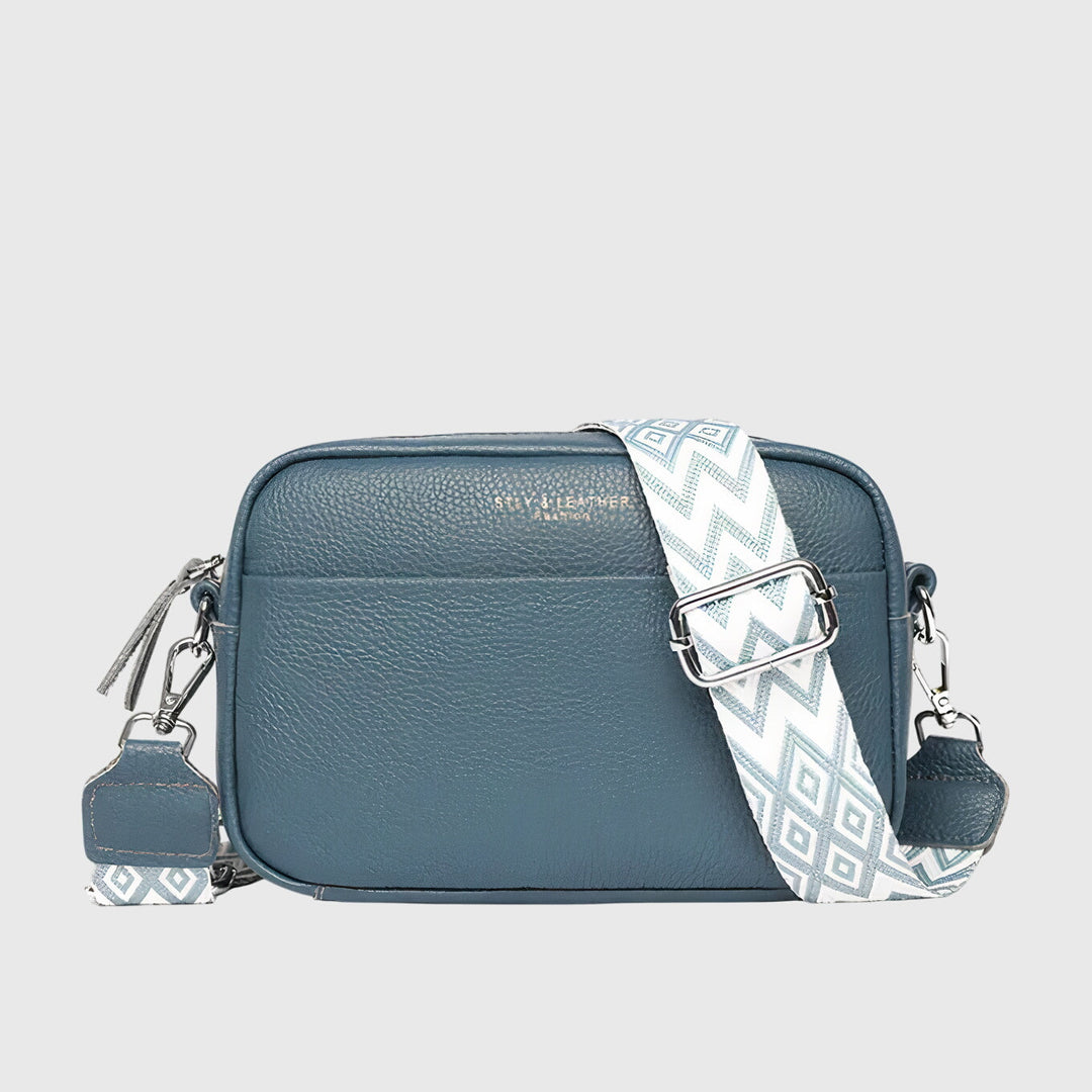 Chic women's leather shoulder bag, ideal daily essential for elegant & polished style.