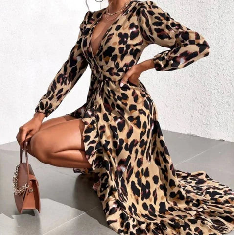 Comfortable and stylish women's leopard print midi dress. V-neck, A-line, long sleeves for everyday elegance.