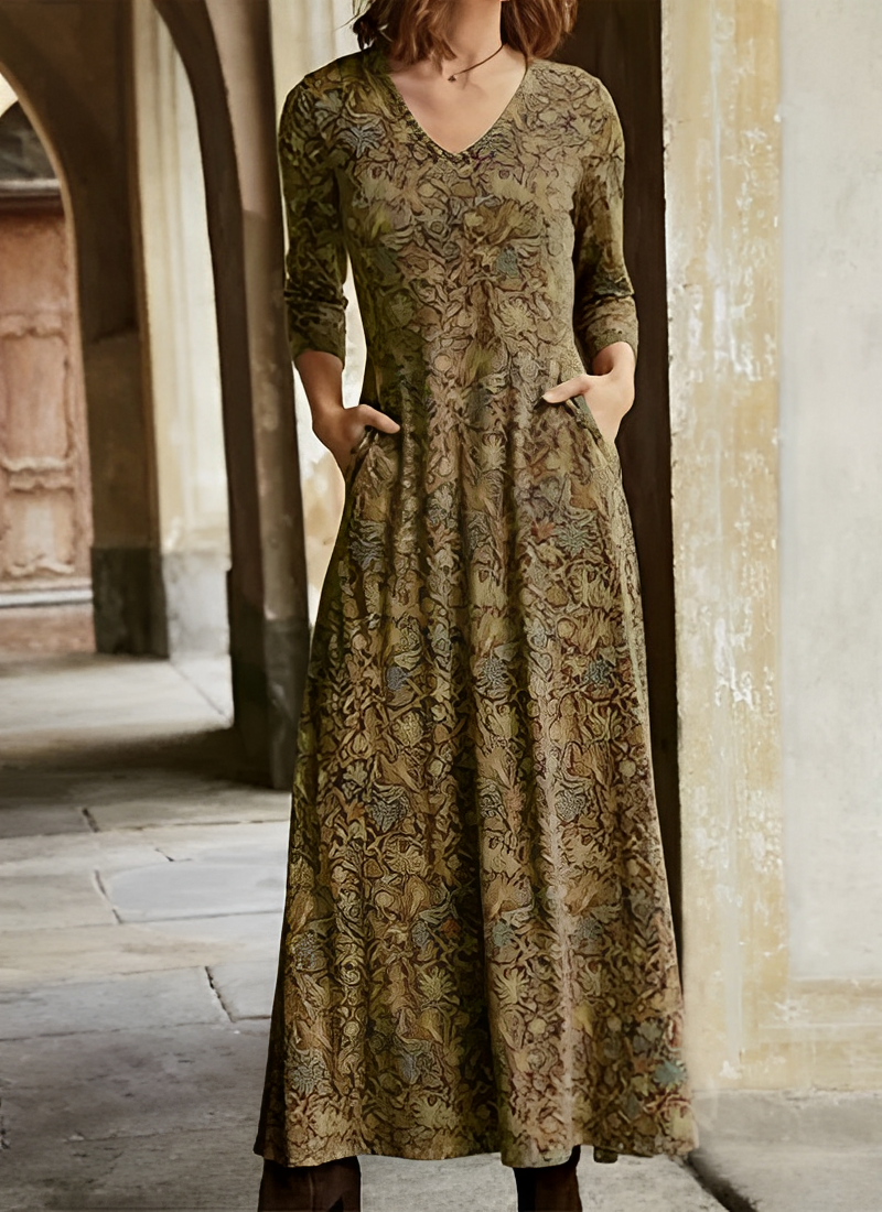 Beautiful women's retro pattern long dress, an elegant vintage-style maxi with a charming floral print.