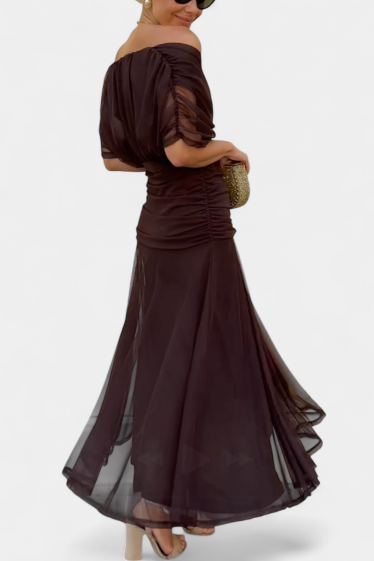 Beautiful women's floral V-neck maxi dress, elegant and flowing, a romantic piece for occasions.
