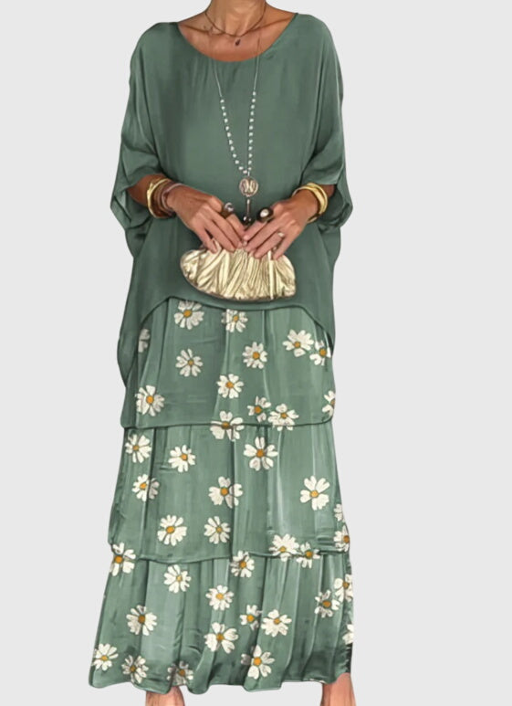 Elegant women's flowing long maxi dress, offering comfort and style for summer parties.