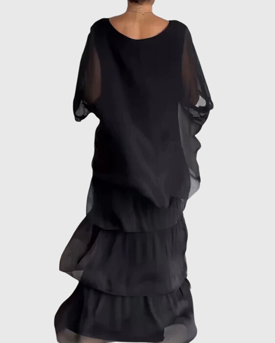 Versatile women's flowing maxi dress, comfortable for casual wear or an elegant summer party.