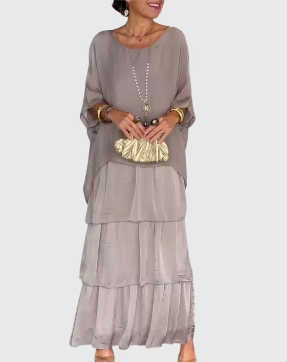 Fashionable women's long flowing maxi dress, ideal for an elegant look or a relaxed summer style.